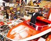 Никому не показывал: британец продает свою крупнейшую коллекцию памятных вещей Джеймса Бонда