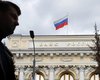 Чтобы Путин не забрал: россияне снимают миллиарды долларов в банках РФ