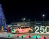 Замість генератора: до Nissan Leaf підключили велику новорічну ялинку (фото)