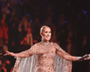 Тяжкохвора Селін Діон в обтислій сукні виступила на показі Elie Saab (фото)