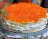 Эффектная закуска на праздник: рецепт блинного торта с красной рыбой и икрой