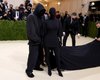 Ходячая темная пустота. Образ Ким Кардашьян с Met Gala стал самым популярным на Хэллоуин