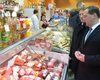 Медведев не заметил дефицита продуктов в России