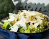 Классический салат в новом исполнении. Рецепт "Цезаря" с брокколи