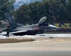 Истребитель F-16 загорелся в туристическом аэропорту Греции (видео)