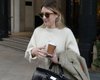 В вязаном платье и ботинках Valentino: Эмма Робертс на Неделе моды в Милане
