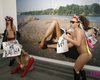 Обнаженные активистки FEMEN устроили акцию в PinchukArtCentre (видео)