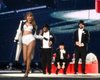 Бойфренд Тейлор Свифт внезапно появился на сцене во время ее выступления (видео)