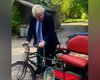 Жена Бориса Джонсона рассказала, зачем муж подарил ей велосипед с коляской (фото)
