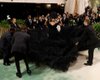 Сгоревший пень и мусорный пакет: топ худших нарядов Met Gala 2024