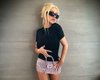 Крістіна Агілера одягла блискучу мініспідницю, що нагадує сумку Birkin (фото)