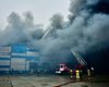 Без каких-либо дронов: в российском Владивостоке дотла сгорел склад с техникой сети DNS (видео)