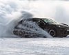 Новый электрокроссовер Porsche Macan заметили во время зимних испытаний (видео)
