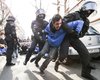 Беспорядки во Франкфурте: полиция задержала около 350 протестующих