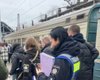 В Киеве подросток загорелся, когда вылез на электричку: его ударило током