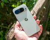 Google Pixel 10 против OnePlus 15: у какого смартфона аккумулятор дольше держит заряд (фото)