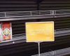 Как таблички в обменниках: люди смеются над "запретом на съемку" пустых полок, но есть нюанс