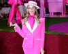 Марго Роббі представила два кастомні образи Versace на прем'єрі фільму в Сеулі