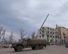 Незвичні маркування та без шевронів: РФ накопичує живу силу та техніку під Маріуполем (фото)