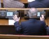 Зеленский тянется к кнопке. Как запретить депутатам голосовать за себя и за того парня