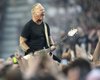 Лідер гурту Metallica назвав дівчину з України особливою: фанати вибухнули оплесками (відео)