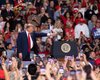 "Біжи до матусі, вона голосувала за Трампа": на мітингу президента США сталася бійка (відео)