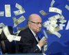 Блаттера осыпали долларами на пресс-конференции