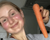 "Полезно для здоровья": девушка съела так много моркови, что кожа стала оранжевой (фото)