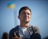Від Разумкова — книга, від громадян — протести. Як минув день народження Зеленського