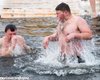 Как украинцы на Крещение в проруби купались