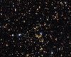 На краю космоса "зависла" древняя галактика: она не вращается