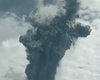Извержение вулкана в Индонезии: 42 туриста пропали без вести (видео)