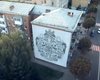 В Житомире стену пятиэтажки украшают оригинальным муралом