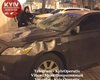 Попрыгал на капоте и разбил лобовое. В Киеве отомстили автохаму за неправильную парковку