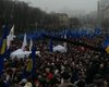 На Евромайдане в Киеве собрались десятки тысяч украинцев 