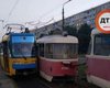 В Киеве трамвай сошел с рельс и врезался во встречный
