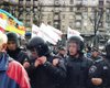 Митингующие у здания Киевсовета перекрыли Крещатик, неизвестные зажгли дымовые шашки