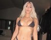 Ким Кардашьян позировала в винтажном розовом бикини Chanel за $7 тысяч (фото)