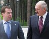 Президент Медведев не готов был принимать решения без премьера Путина, - Лукашенко