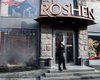 В Киеве на Крещатике подожгли магазин Roshen (обновлено)