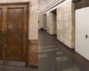 Киевлян возмутила замена аутентичных деревянных дверей в метро на железные