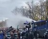 Полиция в Берлине применила водометы и газ против COVID-отрицателей