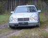 Немецкая долговечность: старый Mercedes 90-х завелся и поехал после 9 лет простоя (видео)