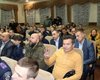 В Черкассах волонтер публично порвал грамоту от  Порошенко