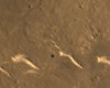 Орбитальный аппарат NASA запечатлел китайский ровер и отследил его следы на Марсе  (фото)
