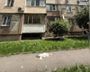 В Киеве мужчина выбросил собаку с 6-го этажа: люди требуют экспертизу (фото, видео)