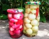 Целые пикантные луковки: рецепт маринованного лука