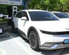 Працюють роботи: електромобілі Hyundai здатні заряджатися без втручання людини (відео)