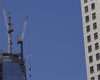 В Нью-Йорке для монтажа подняли шпиль нового Всемирного торгового центра