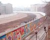 Берлинскую стену скоро растащат на сувениры